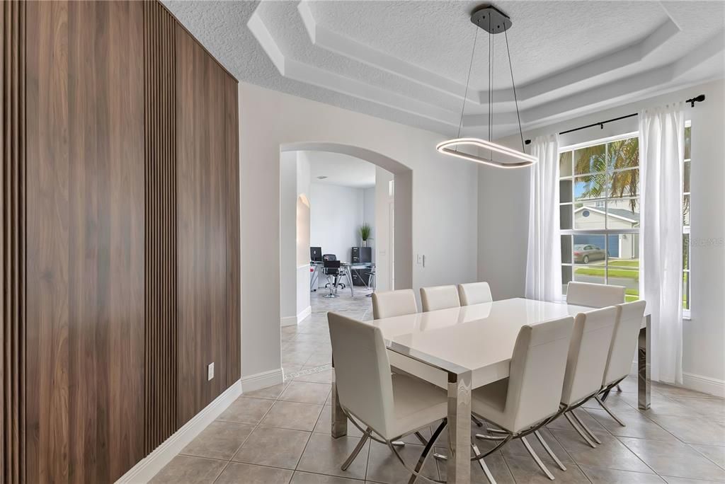 En Venta: $529,900 (4 camas, 3 baños, 2720 Pies cuadrados)