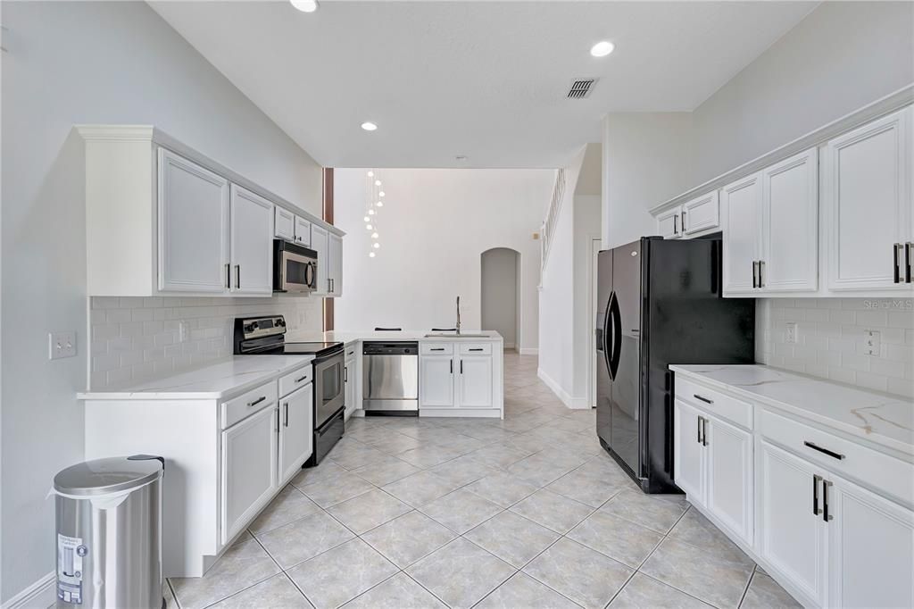 En Venta: $529,900 (4 camas, 3 baños, 2720 Pies cuadrados)