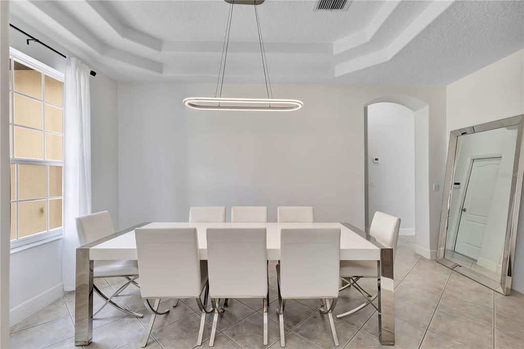En Venta: $529,900 (4 camas, 3 baños, 2720 Pies cuadrados)