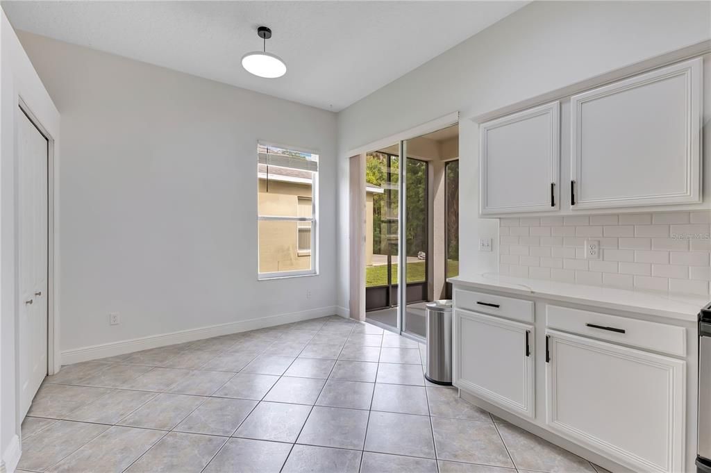 En Venta: $529,900 (4 camas, 3 baños, 2720 Pies cuadrados)