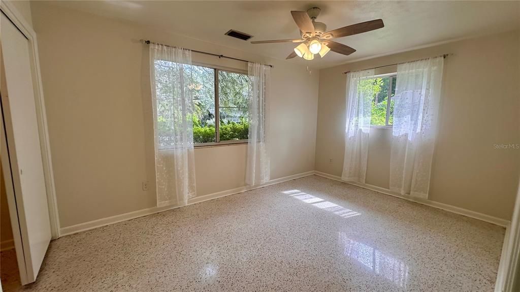 En Venta: $524,900 (4 camas, 4 baños, 2304 Pies cuadrados)