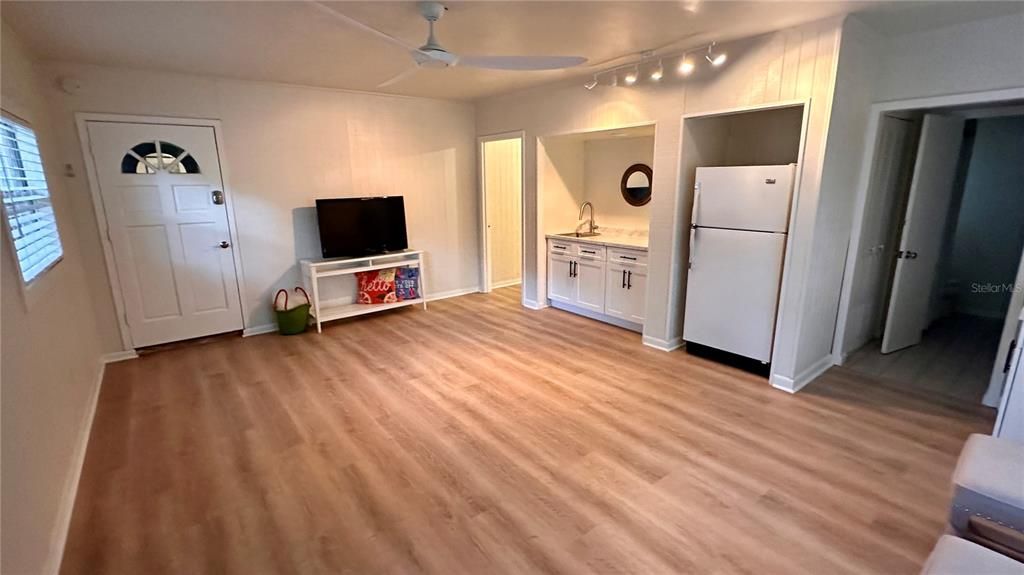En Venta: $524,900 (4 camas, 4 baños, 2304 Pies cuadrados)