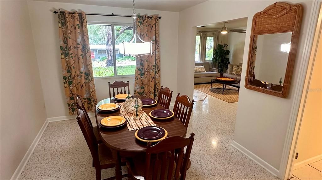 En Venta: $524,900 (4 camas, 4 baños, 2304 Pies cuadrados)