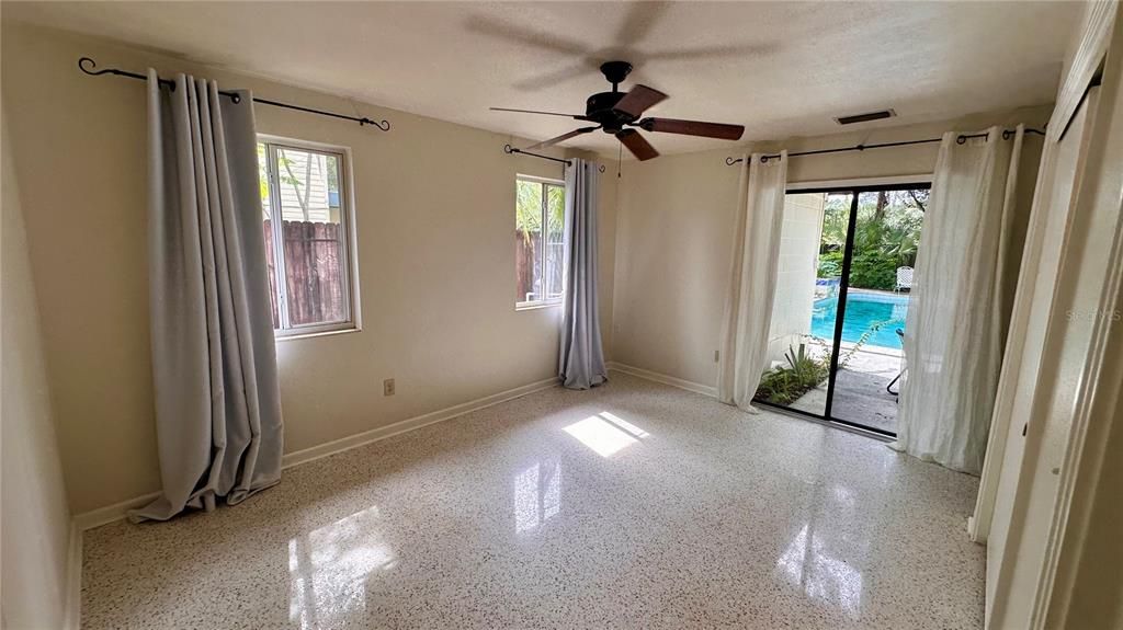 En Venta: $524,900 (4 camas, 4 baños, 2304 Pies cuadrados)