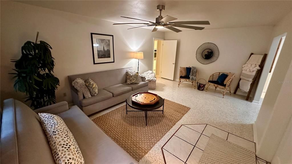 En Venta: $524,900 (4 camas, 4 baños, 2304 Pies cuadrados)