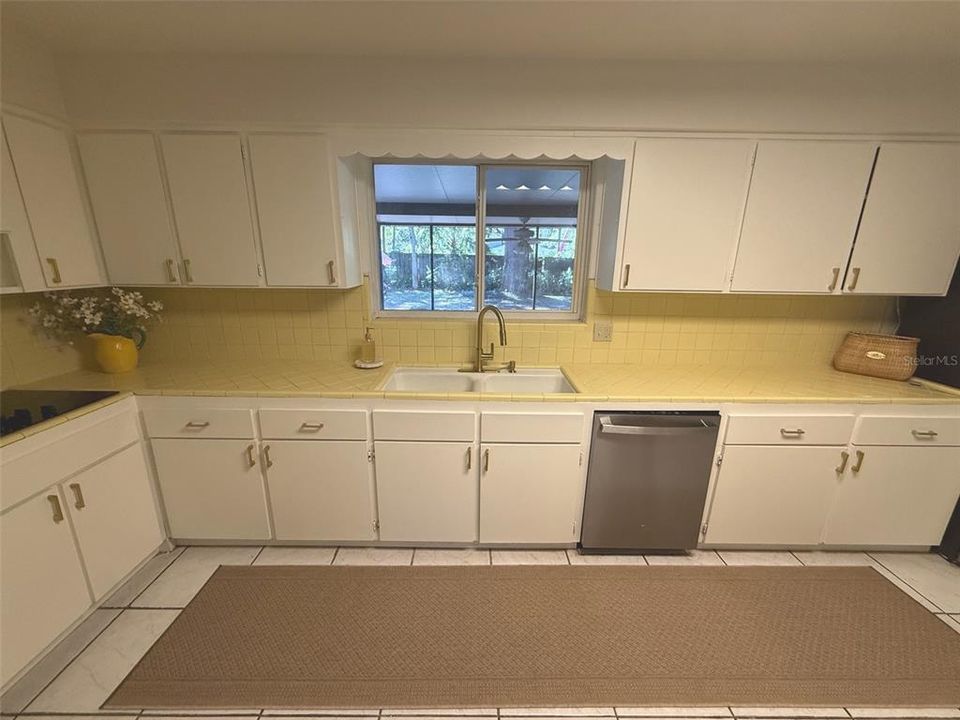 En Venta: $524,900 (4 camas, 4 baños, 2304 Pies cuadrados)