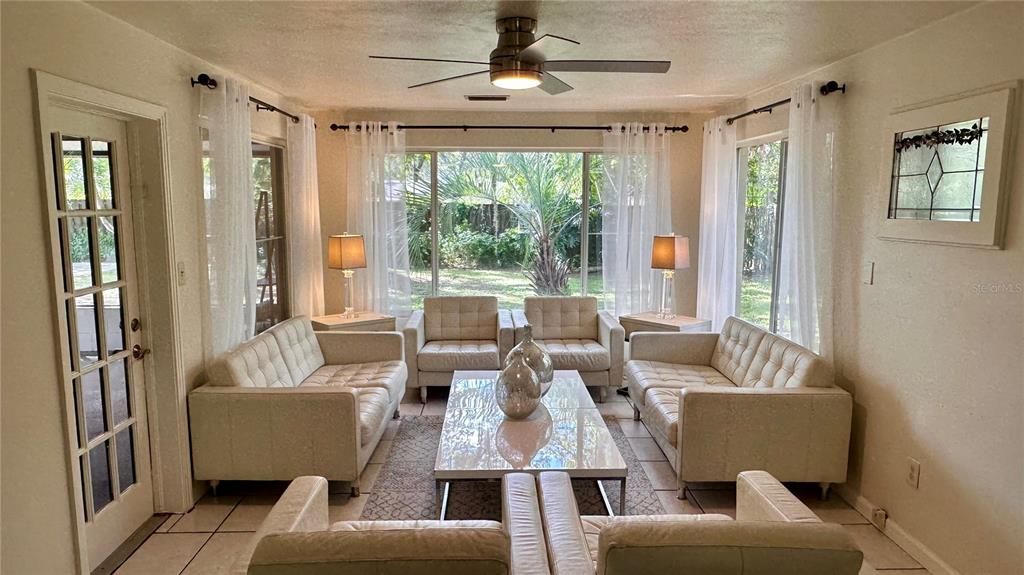 En Venta: $524,900 (4 camas, 4 baños, 2304 Pies cuadrados)