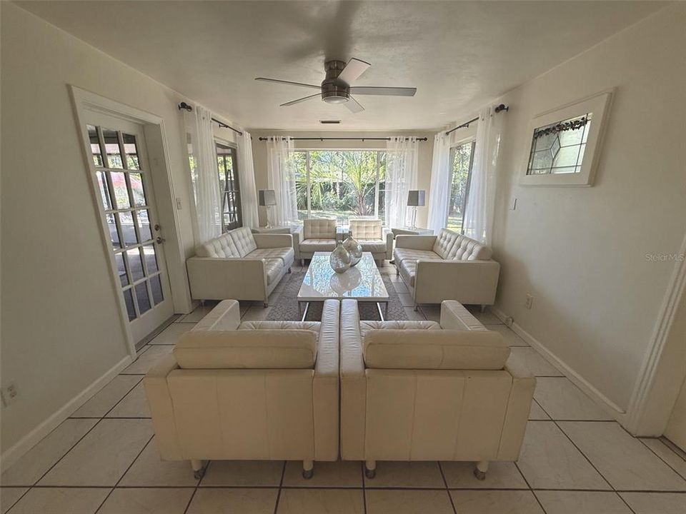 En Venta: $524,900 (4 camas, 4 baños, 2304 Pies cuadrados)