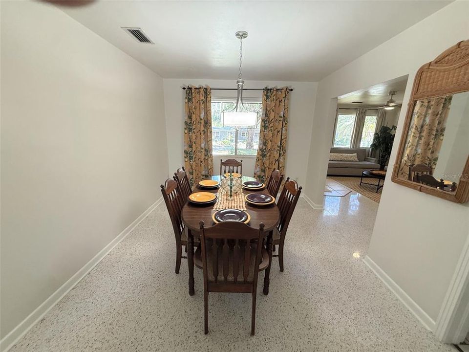 En Venta: $524,900 (4 camas, 4 baños, 2304 Pies cuadrados)