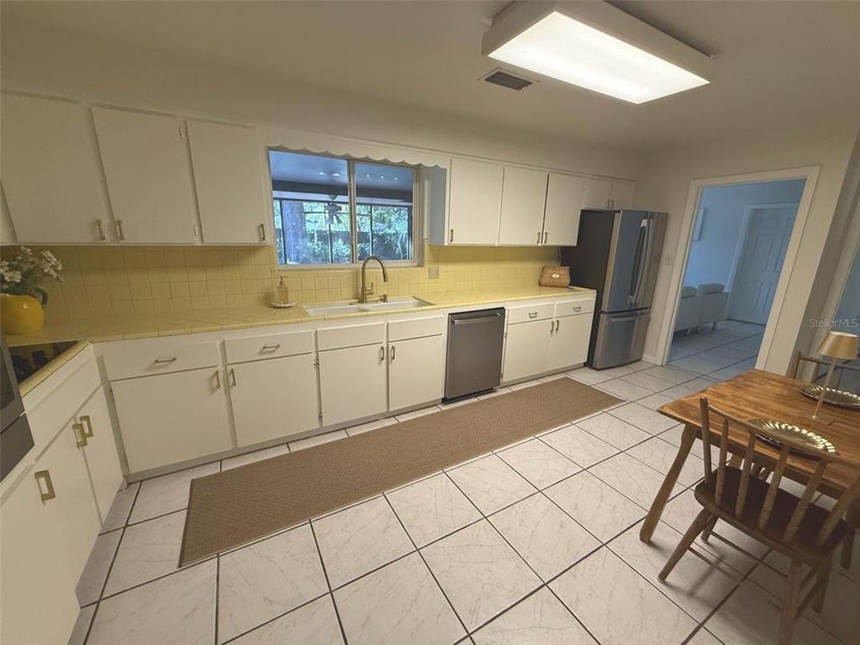 En Venta: $524,900 (4 camas, 4 baños, 2304 Pies cuadrados)