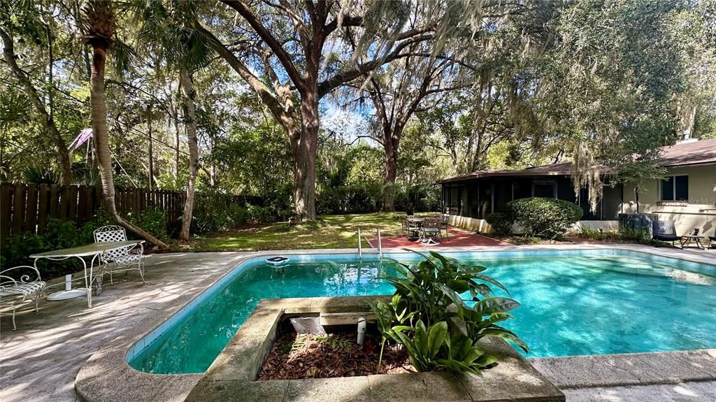 En Venta: $524,900 (4 camas, 4 baños, 2304 Pies cuadrados)
