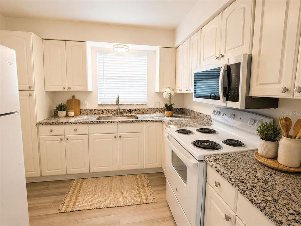 For Rent: $1,450 (2 beds, 1 baths, 841 Square Feet)