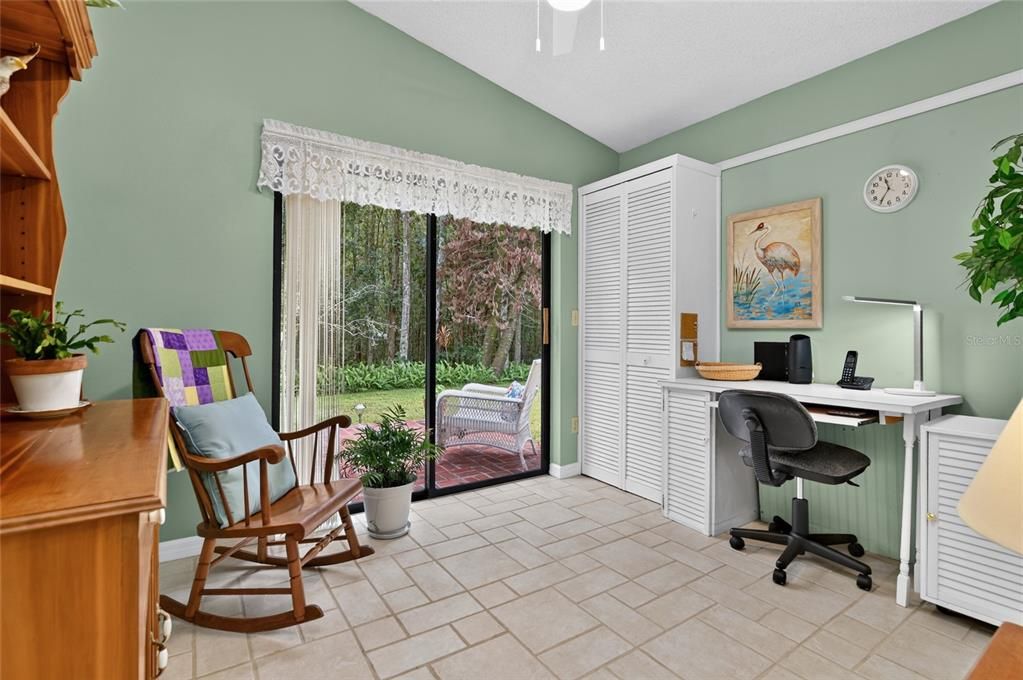 For Sale: $317,000 (3 beds, 2 baths, 1237 Square Feet)