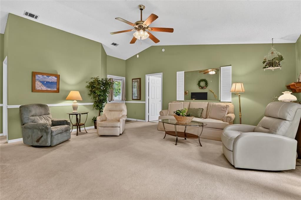 For Sale: $317,000 (3 beds, 2 baths, 1237 Square Feet)