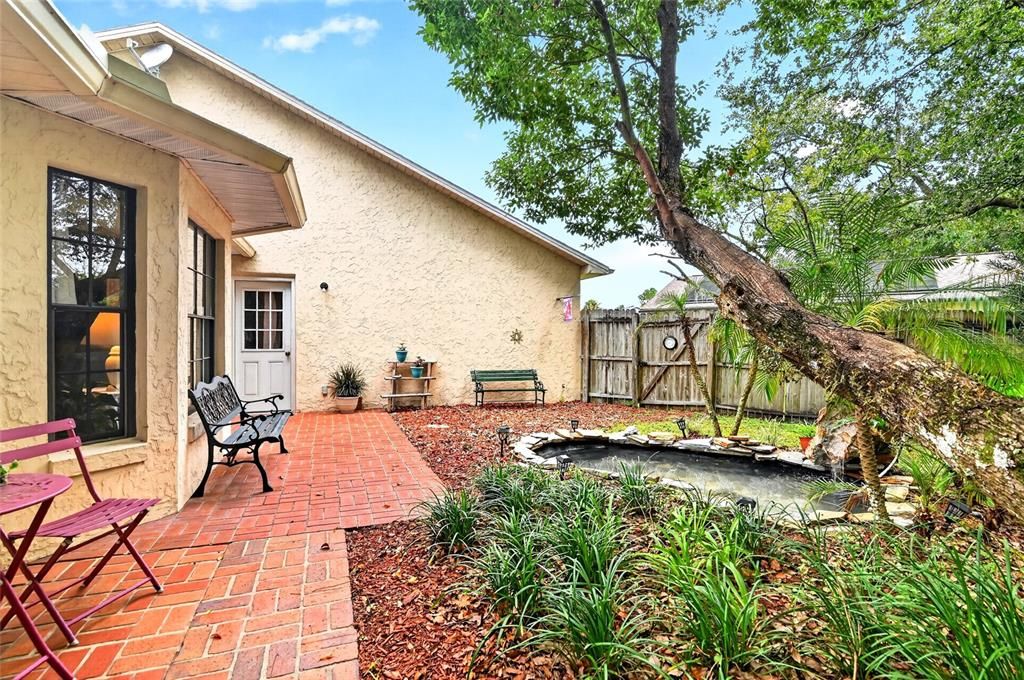 For Sale: $317,000 (3 beds, 2 baths, 1237 Square Feet)