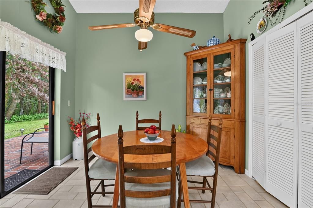For Sale: $317,000 (3 beds, 2 baths, 1237 Square Feet)
