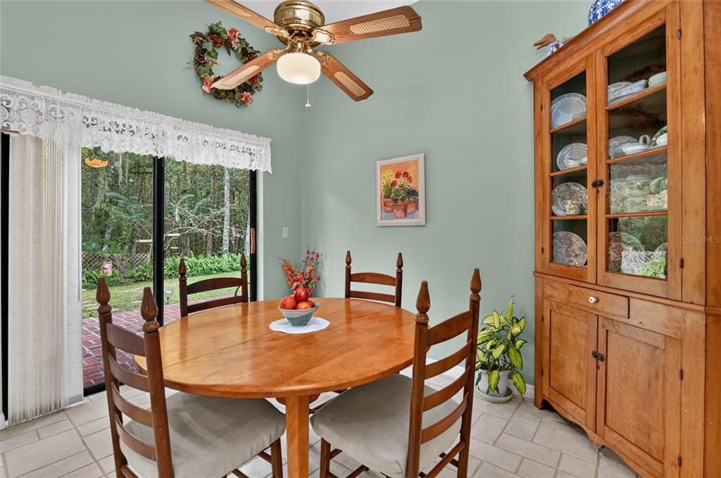 For Sale: $317,000 (3 beds, 2 baths, 1237 Square Feet)
