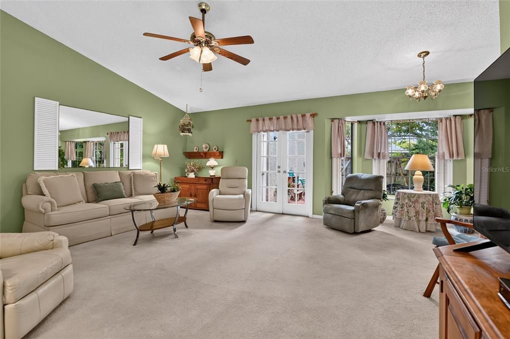 For Sale: $317,000 (3 beds, 2 baths, 1237 Square Feet)