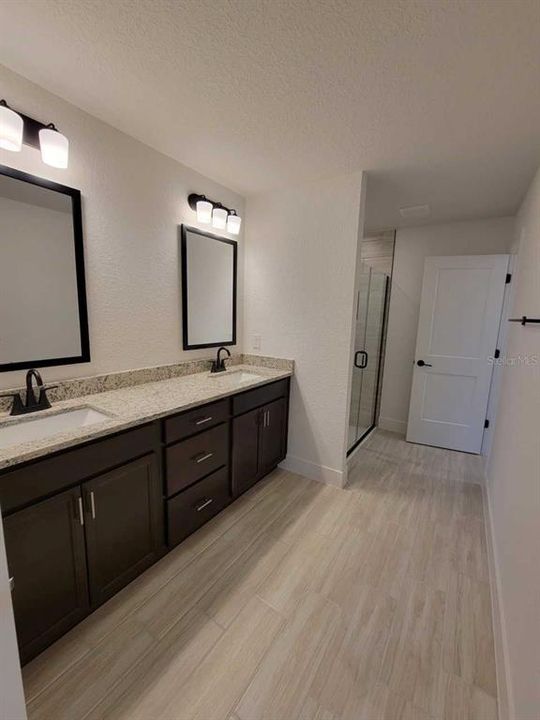En Venta: $336,100 (4 camas, 3 baños, 2200 Pies cuadrados)