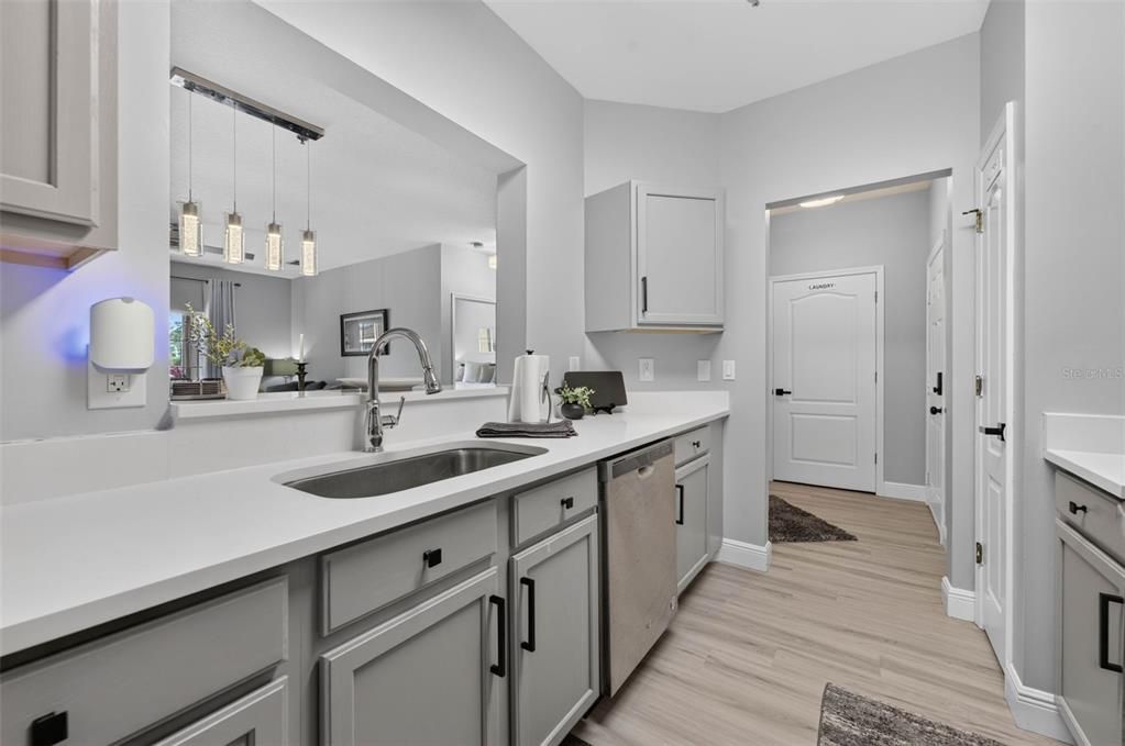 For Sale: $190,000 (2 beds, 2 baths, 1107 Square Feet)