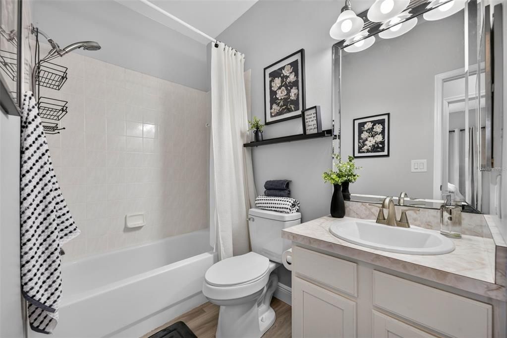For Sale: $190,000 (2 beds, 2 baths, 1107 Square Feet)