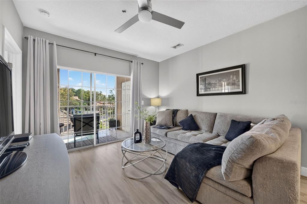 For Sale: $190,000 (2 beds, 2 baths, 1107 Square Feet)