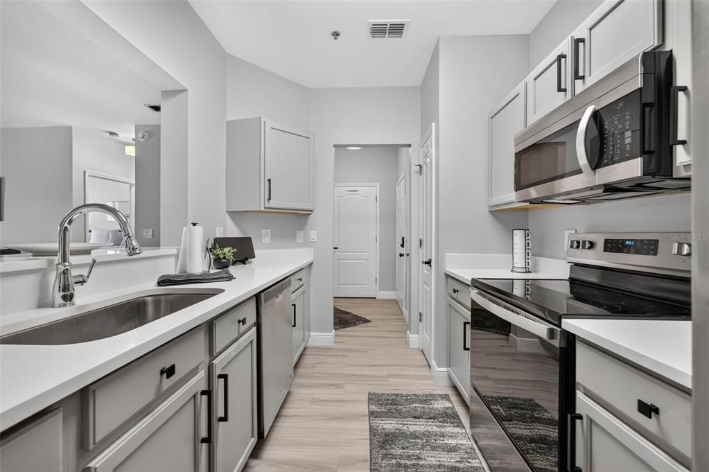 For Sale: $190,000 (2 beds, 2 baths, 1107 Square Feet)