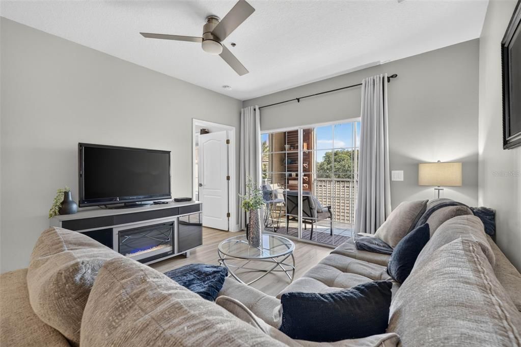 For Sale: $190,000 (2 beds, 2 baths, 1107 Square Feet)