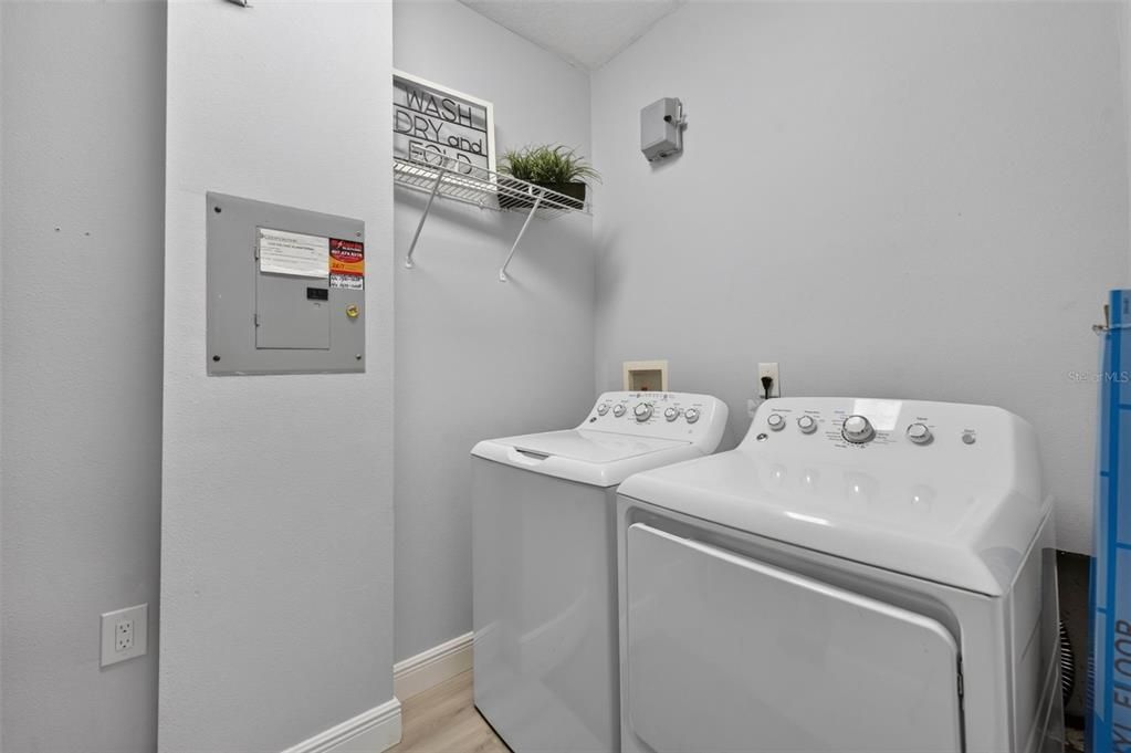 For Sale: $190,000 (2 beds, 2 baths, 1107 Square Feet)