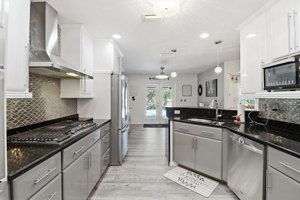 En Venta: $440,000 (3 camas, 2 baños, 2102 Pies cuadrados)