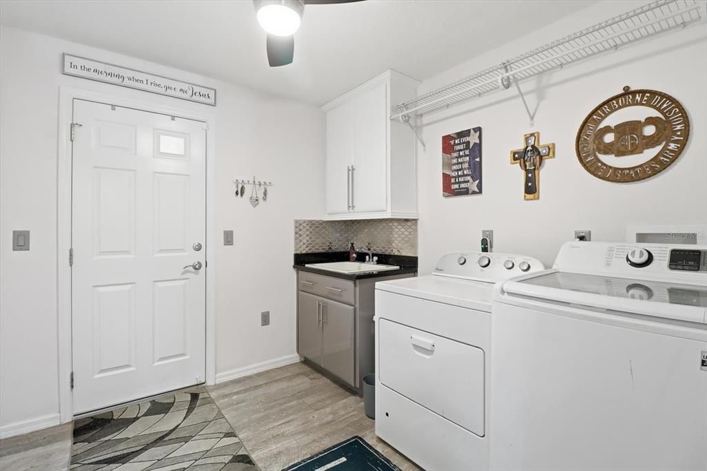 En Venta: $440,000 (3 camas, 2 baños, 2102 Pies cuadrados)