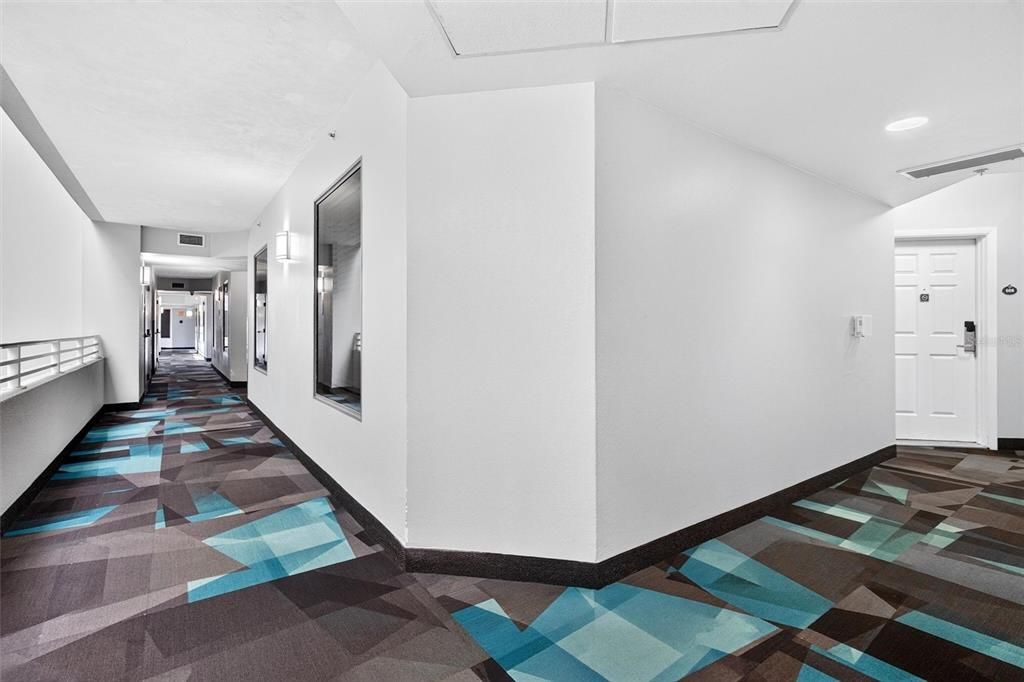 For Sale: $375,000 (1 beds, 1 baths, 751 Square Feet)