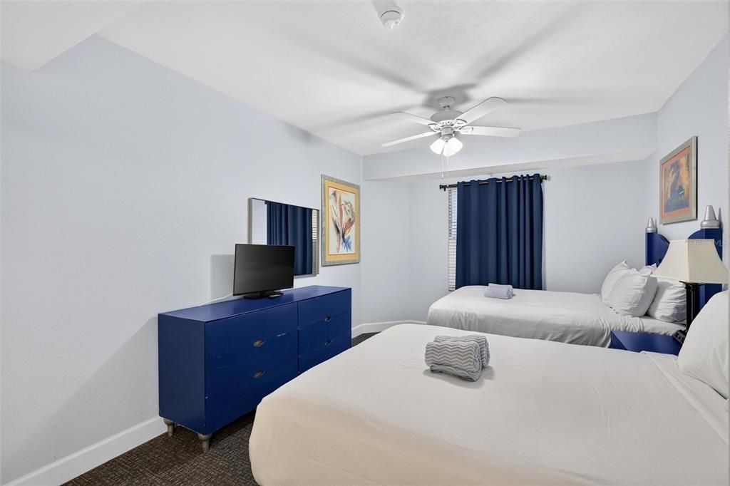 For Sale: $375,000 (1 beds, 1 baths, 751 Square Feet)
