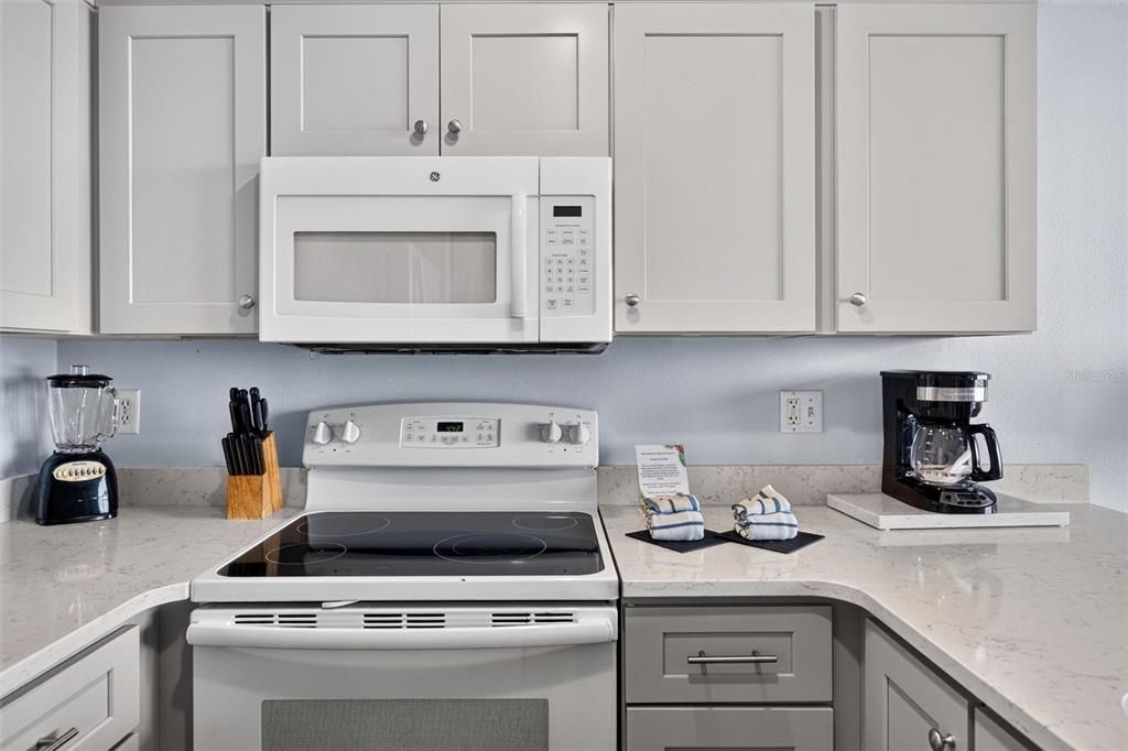 For Sale: $375,000 (1 beds, 1 baths, 751 Square Feet)