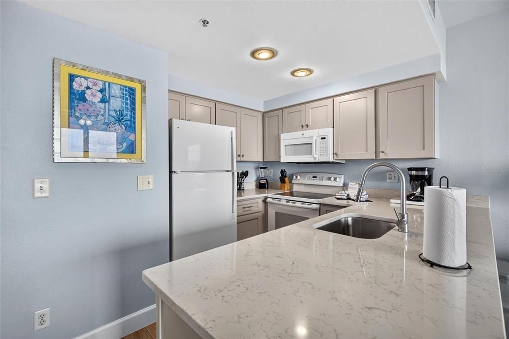 For Sale: $375,000 (1 beds, 1 baths, 751 Square Feet)