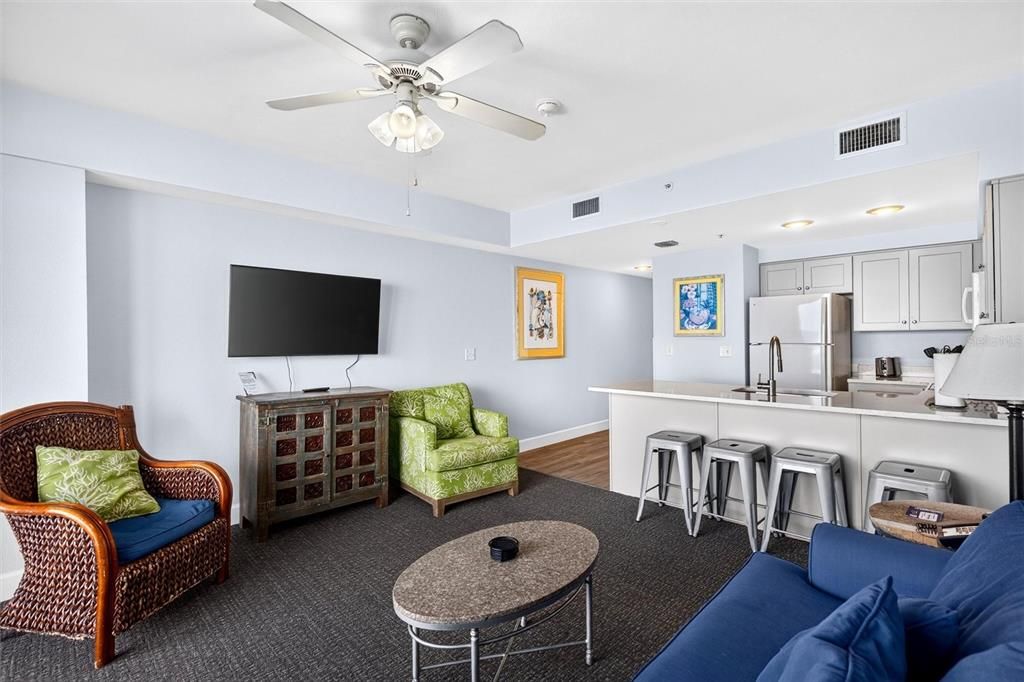 For Sale: $375,000 (1 beds, 1 baths, 751 Square Feet)
