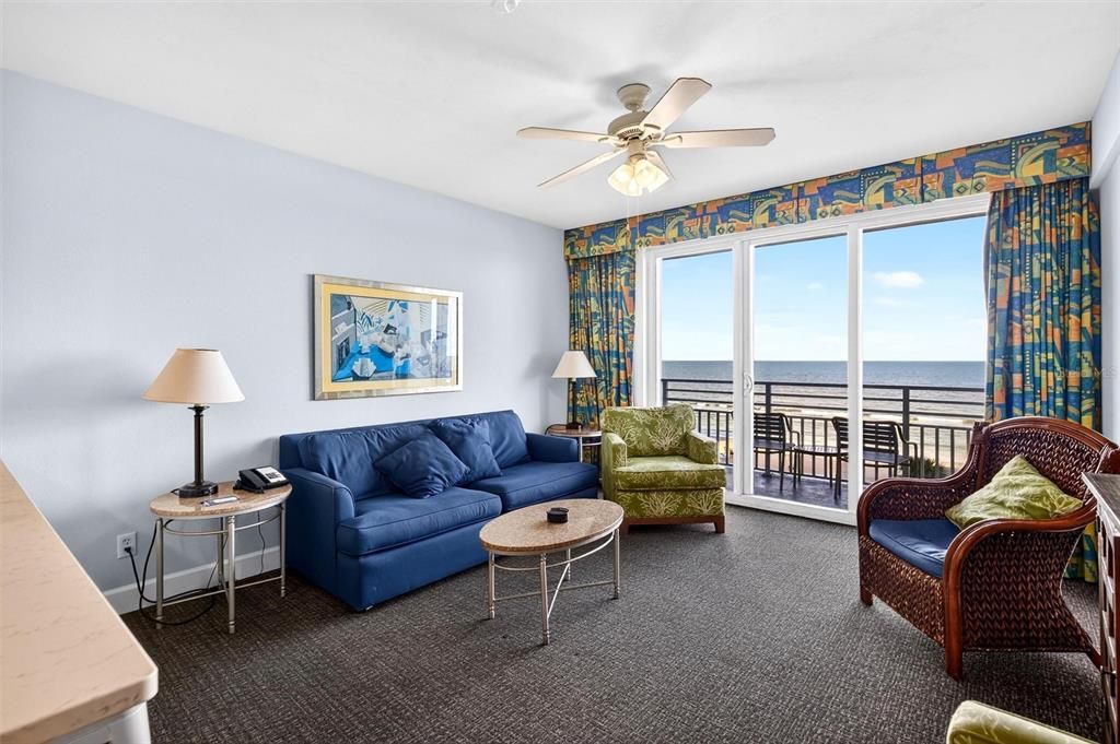 For Sale: $375,000 (1 beds, 1 baths, 751 Square Feet)
