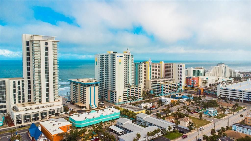 For Sale: $375,000 (1 beds, 1 baths, 751 Square Feet)