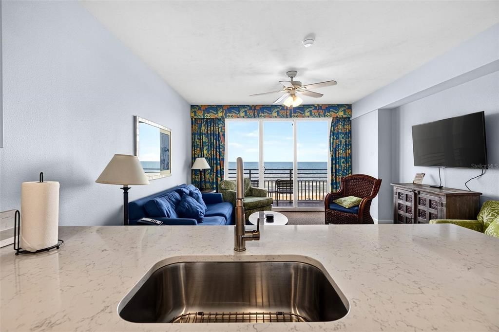 For Sale: $375,000 (1 beds, 1 baths, 751 Square Feet)