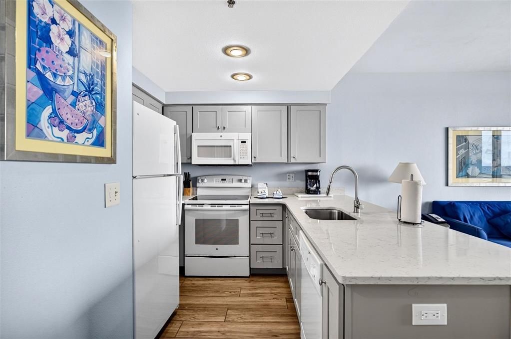 For Sale: $375,000 (1 beds, 1 baths, 751 Square Feet)