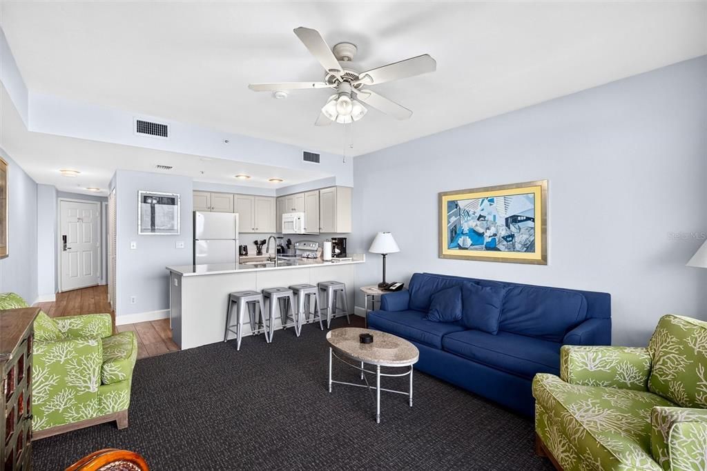For Sale: $375,000 (1 beds, 1 baths, 751 Square Feet)