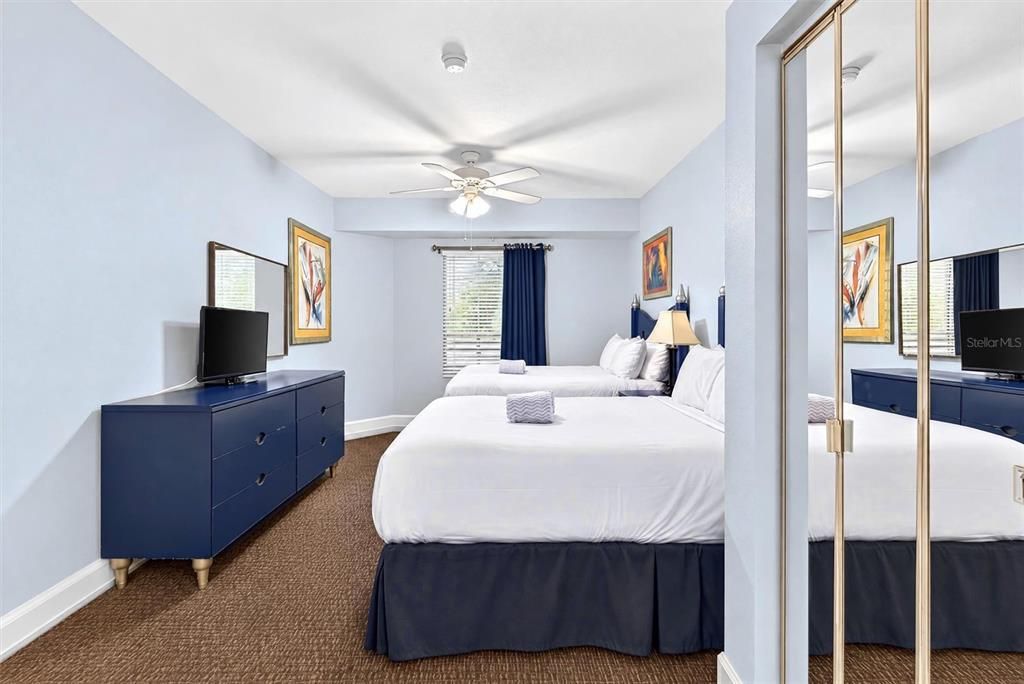 For Sale: $375,000 (1 beds, 1 baths, 751 Square Feet)