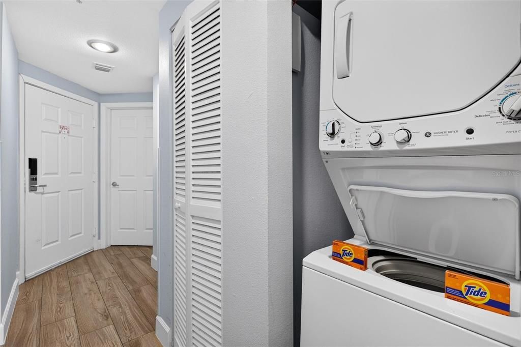 For Sale: $375,000 (1 beds, 1 baths, 751 Square Feet)