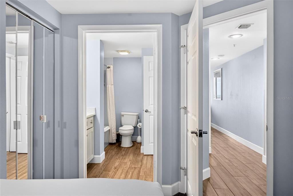 For Sale: $375,000 (1 beds, 1 baths, 751 Square Feet)