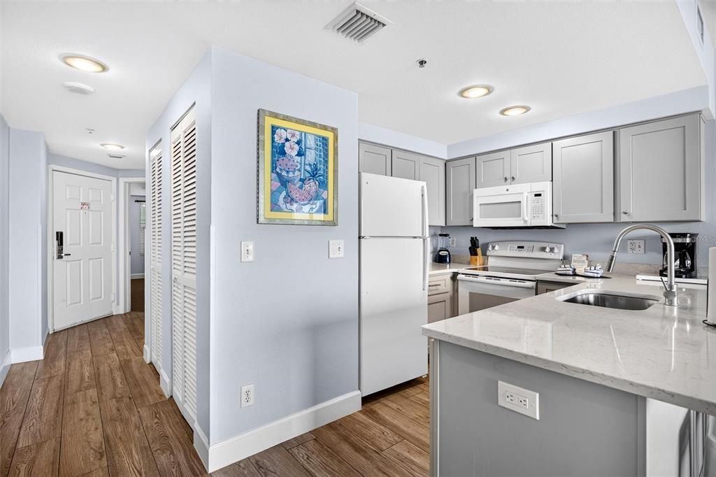 For Sale: $375,000 (1 beds, 1 baths, 751 Square Feet)