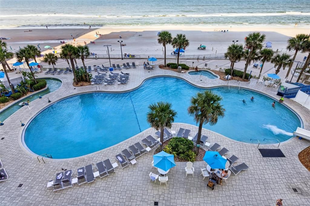 For Sale: $375,000 (1 beds, 1 baths, 751 Square Feet)