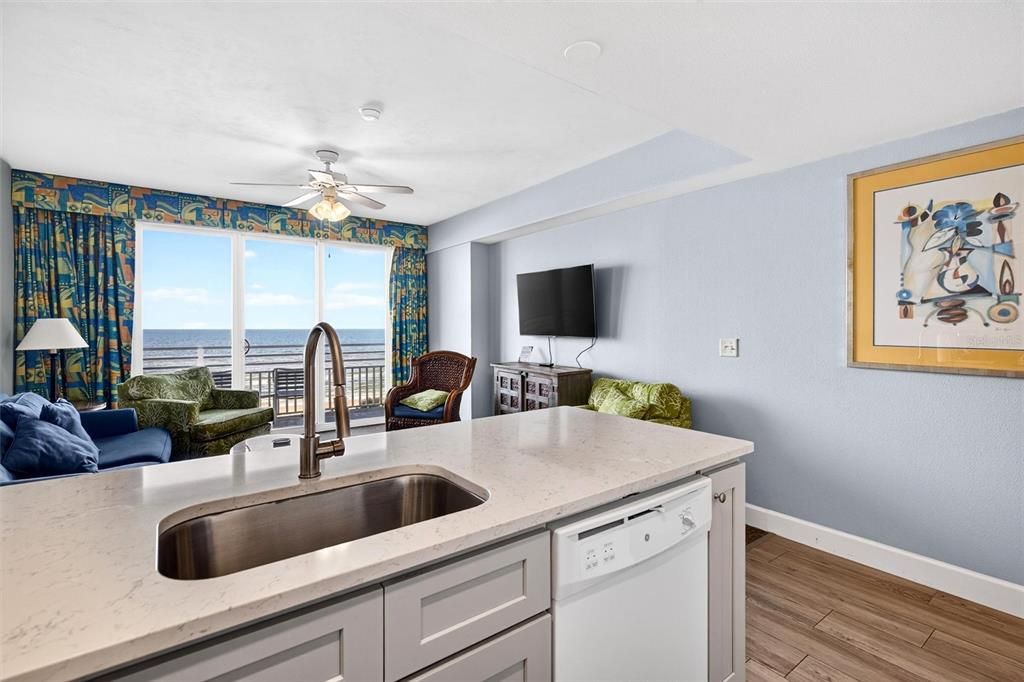 For Sale: $375,000 (1 beds, 1 baths, 751 Square Feet)