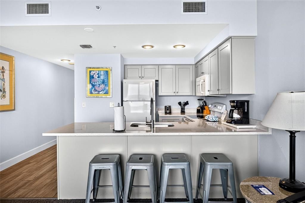 For Sale: $375,000 (1 beds, 1 baths, 751 Square Feet)