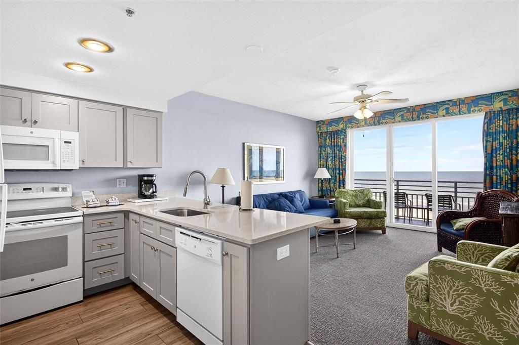 For Sale: $375,000 (1 beds, 1 baths, 751 Square Feet)