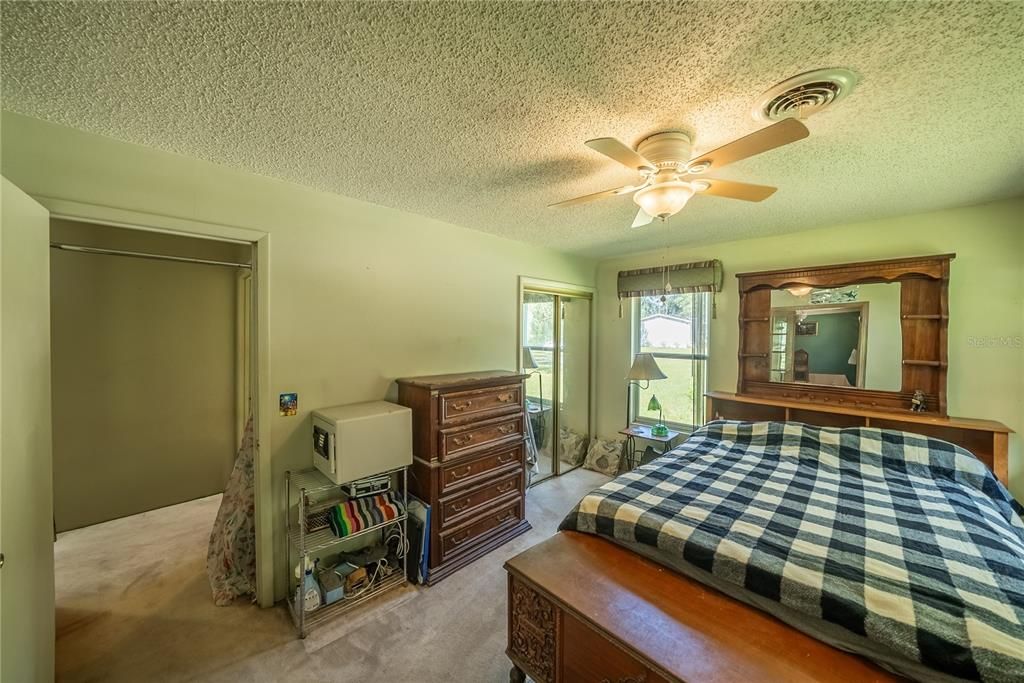 На продажу: $174,999 (3 спален, 1 ванн, 1000 Квадратных фут)